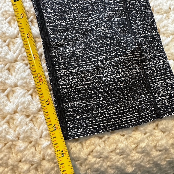Lululemon Fast and Free Legging
19" - Size 6 - Picture 4 of 4